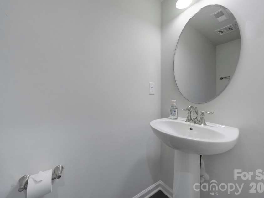 502 Park Meadows Drive, Matthews, NC 28104.  MLS# CAR4397927, YatesRealty ID 36606. 