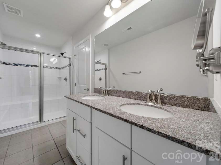 502 Park Meadows Drive, Matthews, NC 28104.  MLS# CAR4397927, YatesRealty ID 36606. 