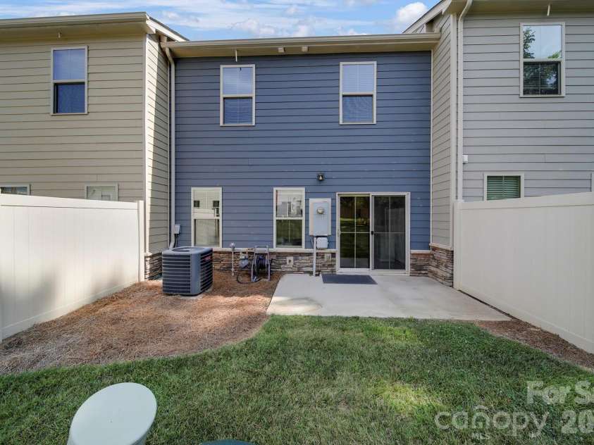 502 Park Meadows Drive, Matthews, NC 28104.  MLS# CAR4397927, YatesRealty ID 36606. 