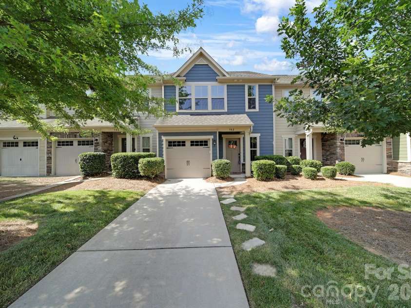 502 Park Meadows Drive, Matthews, NC 28104.  MLS# CAR4397927, YatesRealty ID 36606. 