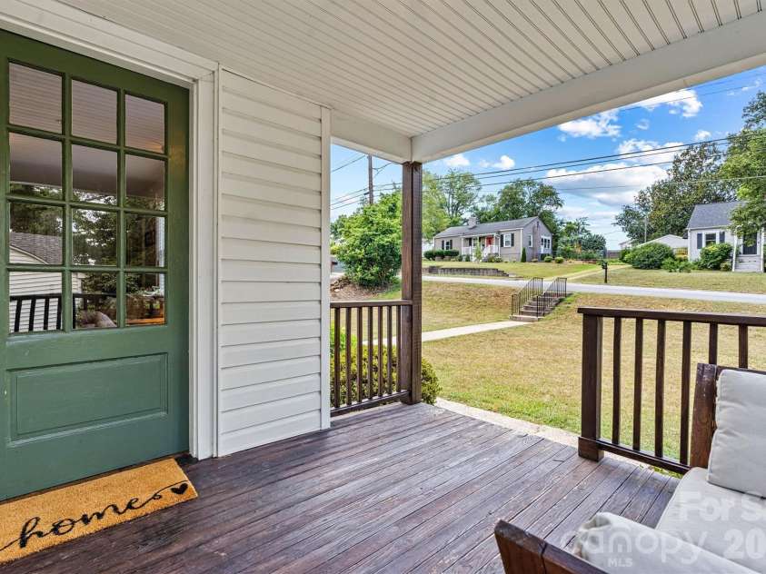 1252 11th Street, Hickory, NC 28601.  MLS# CAR4402969, YatesRealty ID 36607. 