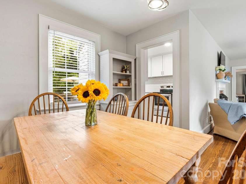 1252 11th Street, Hickory, NC 28601.  MLS# CAR4402969, YatesRealty ID 36607. 
