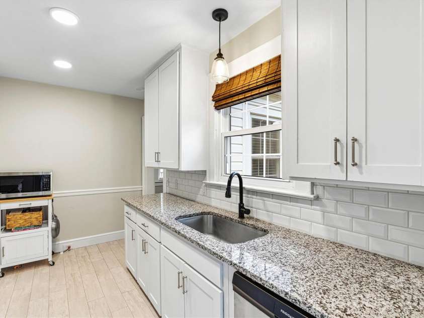 1252 11th Street, Hickory, NC 28601.  MLS# CAR4402969, YatesRealty ID 36607. 