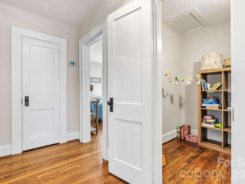 1252 11th Street, Hickory, NC 28601.  MLS# CAR4402969, YatesRealty ID 36607. 