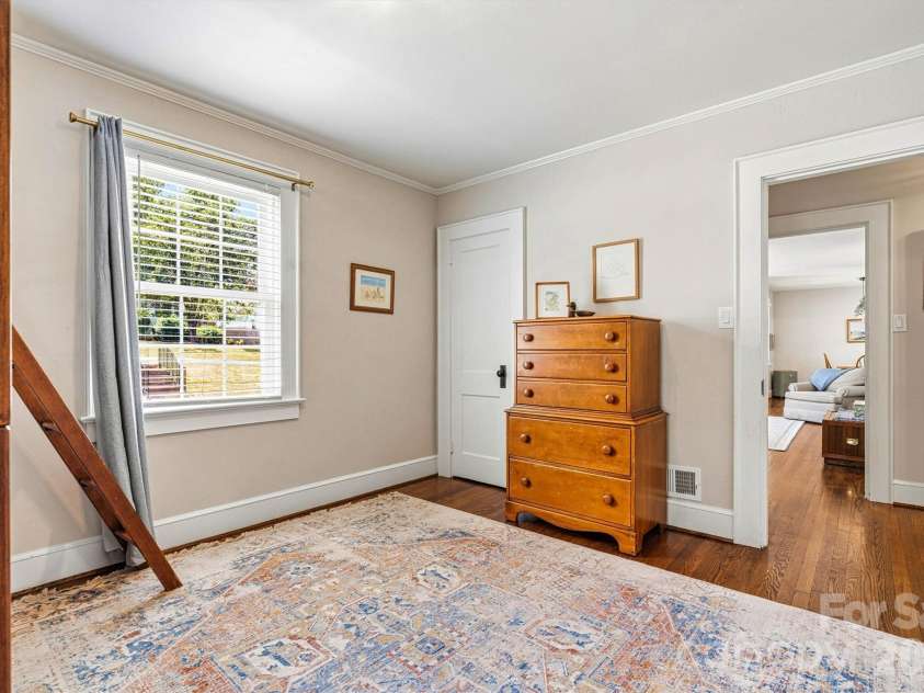 1252 11th Street, Hickory, NC 28601.  MLS# CAR4402969, YatesRealty ID 36607. 