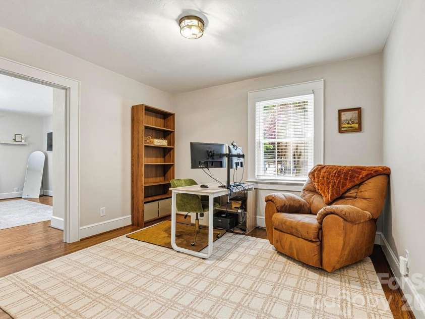 1252 11th Street, Hickory, NC 28601.  MLS# CAR4402969, YatesRealty ID 36607. 