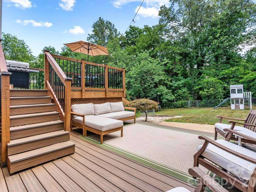 1252 11th Street, Hickory, NC 28601.  MLS# CAR4402969, YatesRealty ID 36607. 