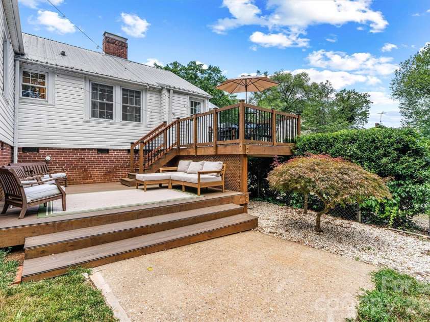 1252 11th Street, Hickory, NC 28601.  MLS# CAR4402969, YatesRealty ID 36607. 