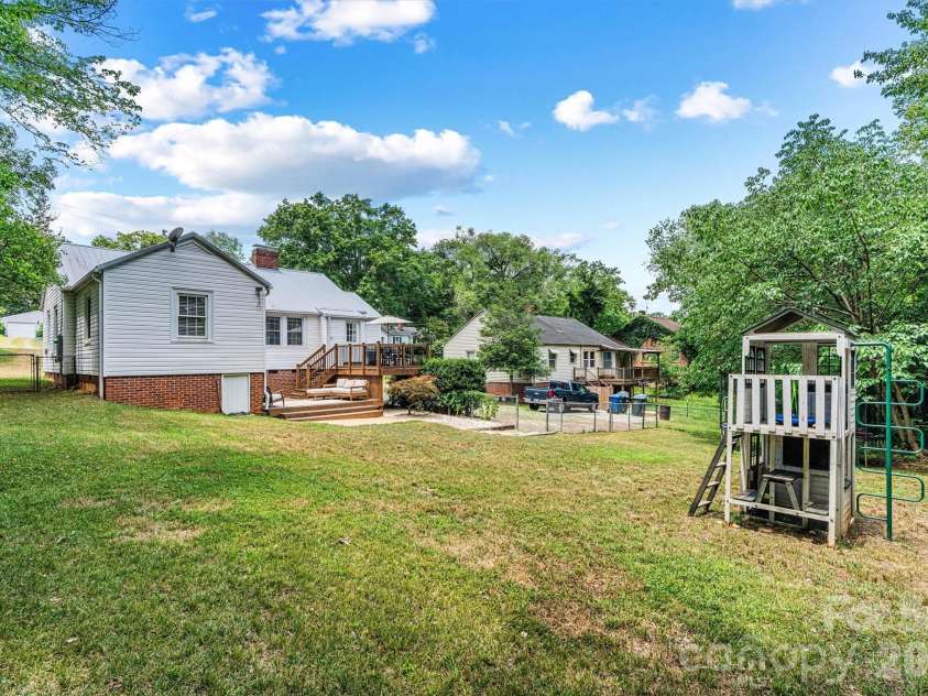 1252 11th Street, Hickory, NC 28601.  MLS# CAR4402969, YatesRealty ID 36607. 