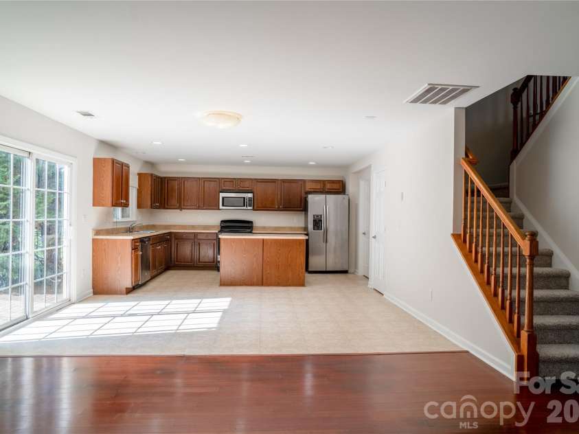 9411 Seamill Road, Charlotte, NC 28278.  MLS# CAR4399402, YatesRealty ID 36609. Kitchen