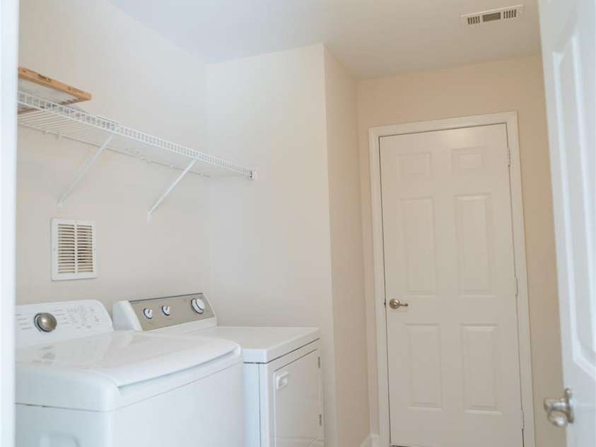 9411 Seamill Road, Charlotte, NC 28278.  MLS# CAR4399402, YatesRealty ID 36609. Laundry Room Main Level