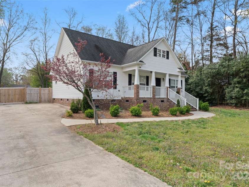 4053 Crestview Drive, Rock Hill, SC 29732.  MLS# CAR4223876, YatesRealty ID 3661. 