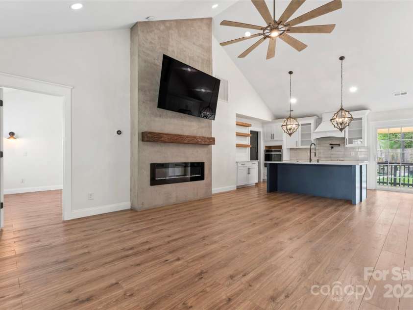 4053 Crestview Drive, Rock Hill, SC 29732.  MLS# CAR4223876, YatesRealty ID 3661. Living Room