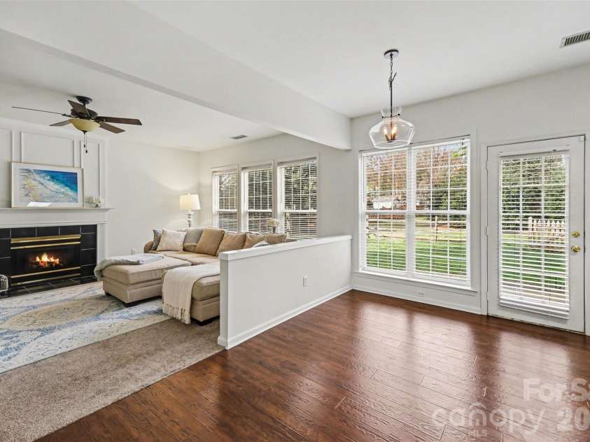 8519 Brentfield Road, Huntersville, NC 28078.  MLS# CAR4352890, YatesRealty ID 3661. Breakfast nook