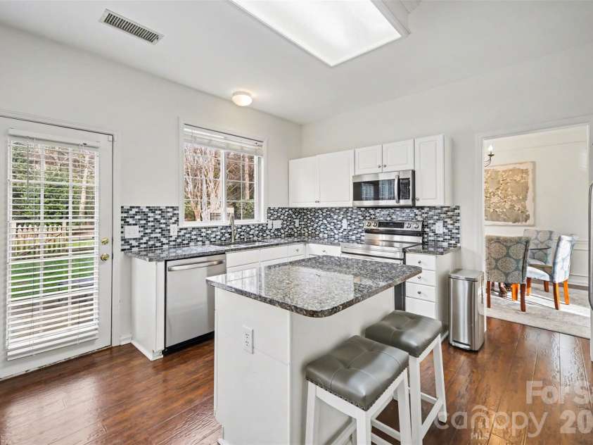 8519 Brentfield Road, Huntersville, NC 28078.  MLS# CAR4352890, YatesRealty ID 3661. Kitchen