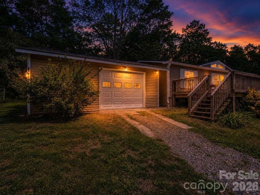 11 Charlie Hill Memorial Drive, Fairview, NC 28730.  MLS# CAR4398558, YatesRealty ID 36610. 