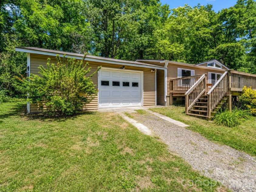 11 Charlie Hill Memorial Drive, Fairview, NC 28730.  MLS# CAR4398558, YatesRealty ID 36610. Main home
