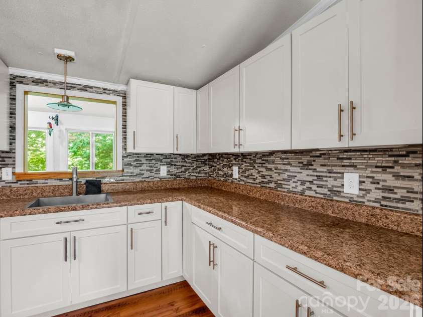 11 Charlie Hill Memorial Drive, Fairview, NC 28730.  MLS# CAR4398558, YatesRealty ID 36610. Main home kitchen