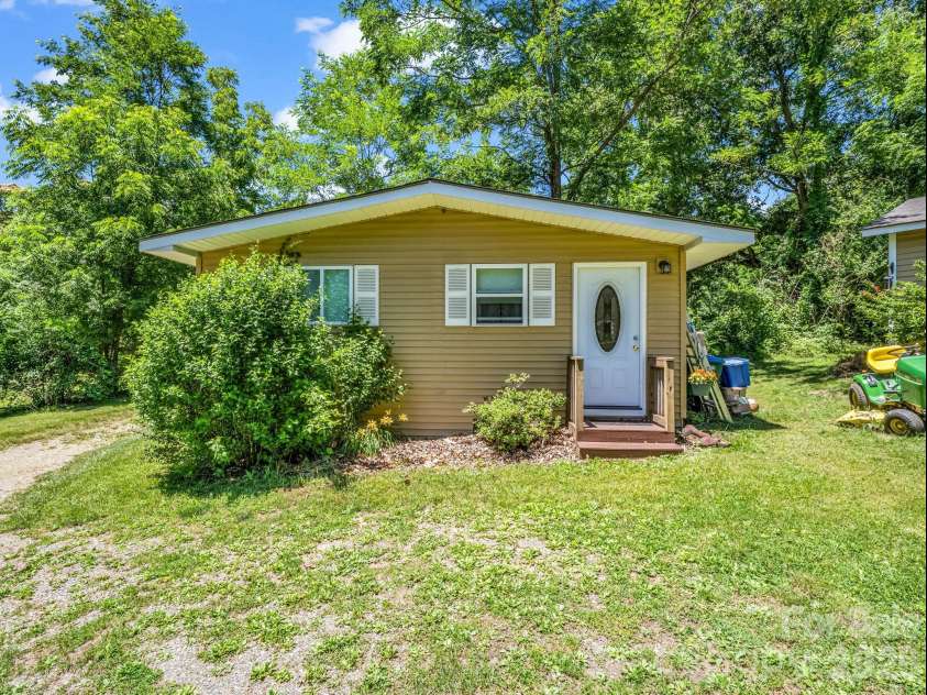 11 Charlie Hill Memorial Drive, Fairview, NC 28730.  MLS# CAR4398558, YatesRealty ID 36610. Tiny home/cottage