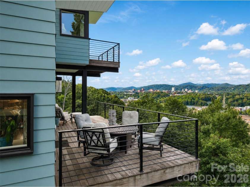 220 Riverview Drive, Asheville, NC 28806.  MLS# CAR4398289, YatesRealty ID 36611. 3 decks