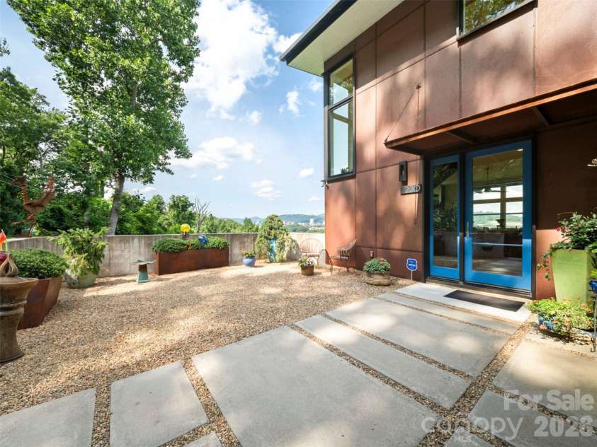 220 Riverview Drive, Asheville, NC 28806.  MLS# CAR4398289, YatesRealty ID 36611. 