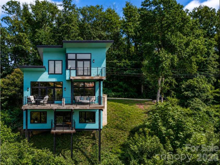 220 Riverview Drive, Asheville, NC 28806.  MLS# CAR4398289, YatesRealty ID 36611. 