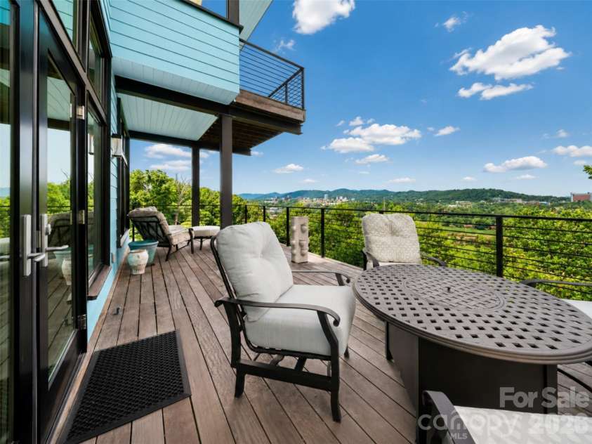 220 Riverview Drive, Asheville, NC 28806.  MLS# CAR4398289, YatesRealty ID 36611. 