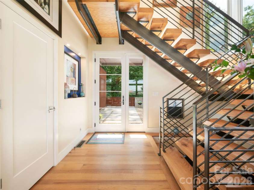 220 Riverview Drive, Asheville, NC 28806.  MLS# CAR4398289, YatesRealty ID 36611. 