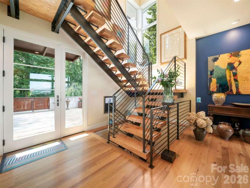 220 Riverview Drive, Asheville, NC 28806.  MLS# CAR4398289, YatesRealty ID 36611. 