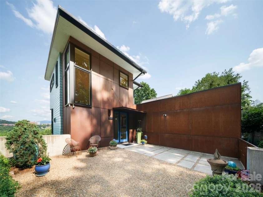 220 Riverview Drive, Asheville, NC 28806.  MLS# CAR4398289, YatesRealty ID 36611. 