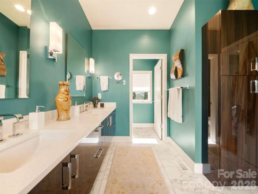 220 Riverview Drive, Asheville, NC 28806.  MLS# CAR4398289, YatesRealty ID 36611. Primary Bath