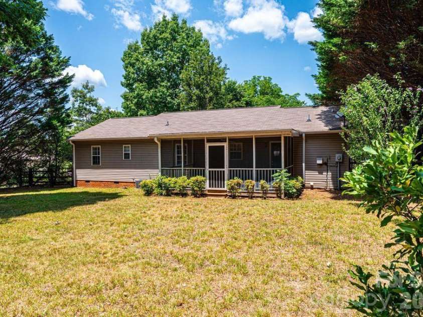 185 Hickman Avenue, Hudson, NC 28638.  MLS# CAR4399442, YatesRealty ID 36613. 