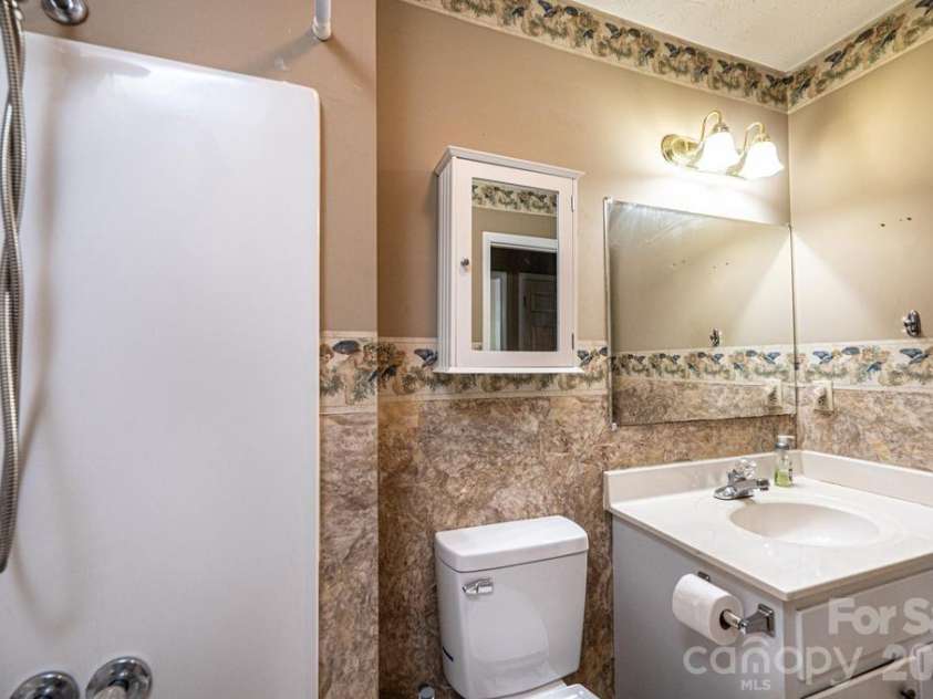 185 Hickman Avenue, Hudson, NC 28638.  MLS# CAR4399442, YatesRealty ID 36613. Hall/guest bath