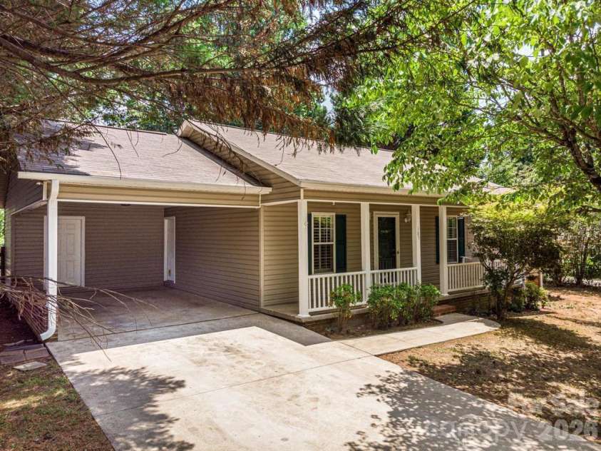 185 Hickman Avenue, Hudson, NC 28638.  MLS# CAR4399442, YatesRealty ID 36613. Nice level driveway!