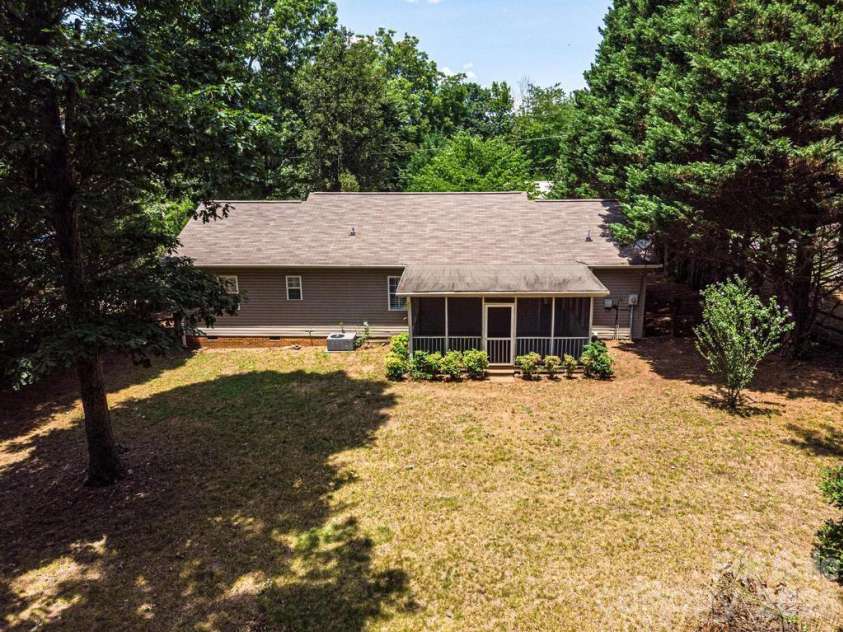 185 Hickman Avenue, Hudson, NC 28638.  MLS# CAR4399442, YatesRealty ID 36613. Private back yard.
