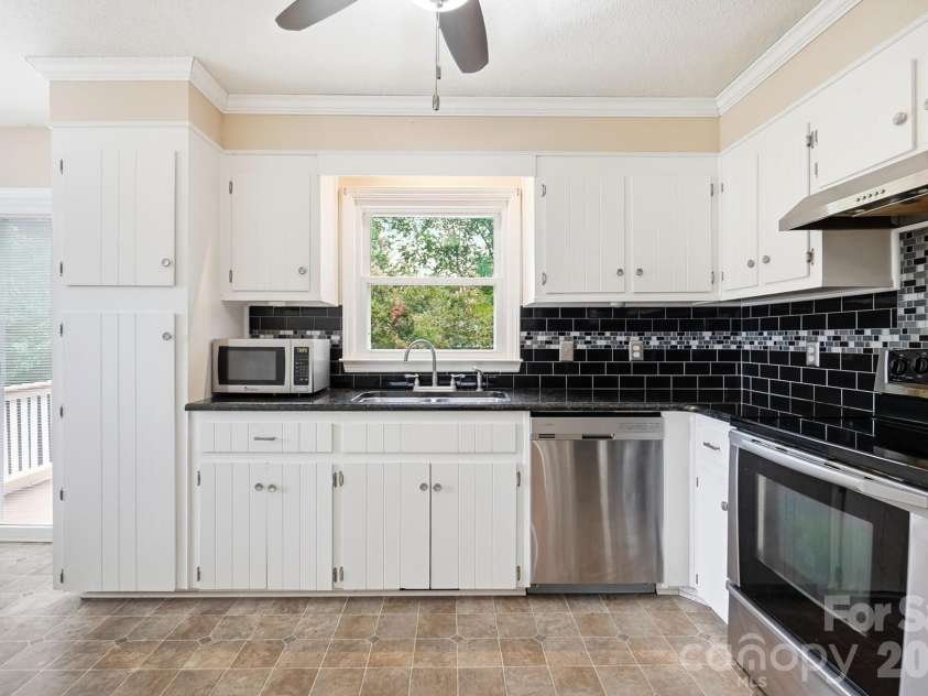 2600 Providence Drive, Gastonia, NC 28052.  MLS# CAR4381747, YatesRealty ID 36615. 