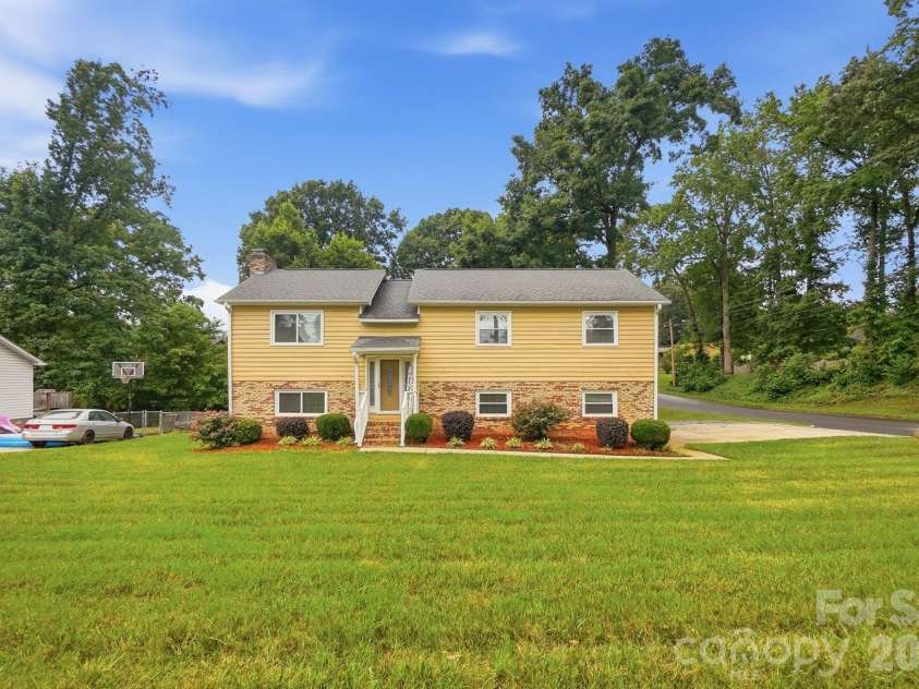 2600 Providence Drive, Gastonia, NC 28052.  MLS# CAR4381747, YatesRealty ID 36615. Does this feel like home yet?