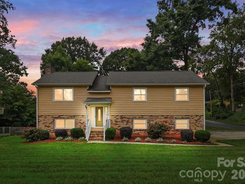 2600 Providence Drive, Gastonia, NC 28052.  MLS# CAR4381747, YatesRealty ID 36615. Welcome Home!