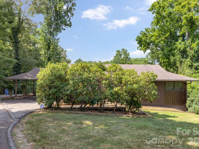 63 Baker Place, Asheville, NC 28806.  MLS# CAR4394760, YatesRealty ID 36616. 