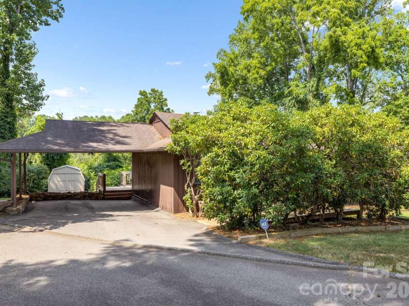 63 Baker Place, Asheville, NC 28806.  MLS# CAR4394760, YatesRealty ID 36616. 