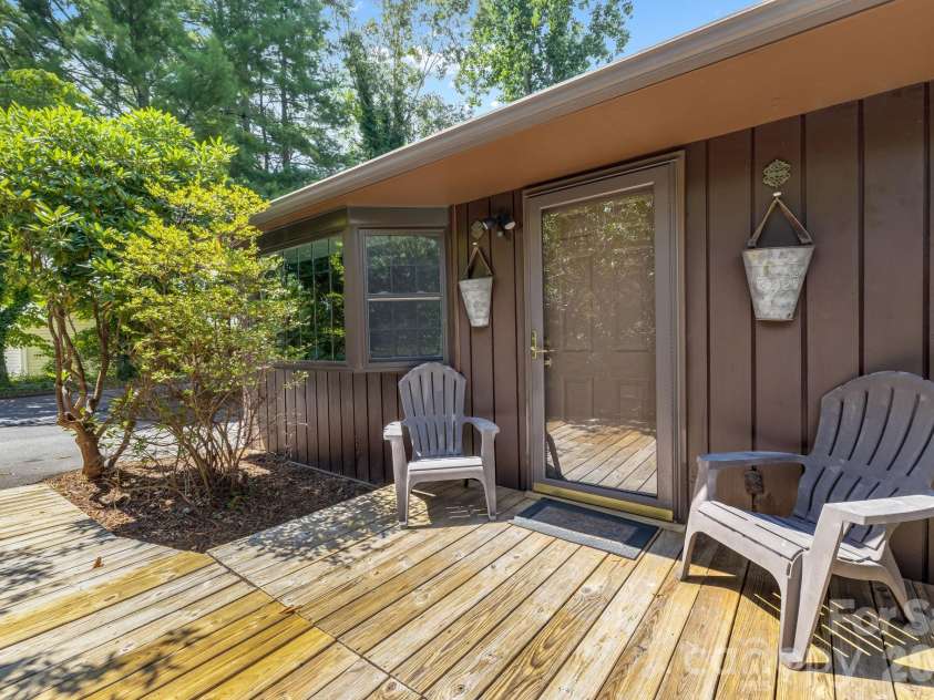 63 Baker Place, Asheville, NC 28806.  MLS# CAR4394760, YatesRealty ID 36616. 