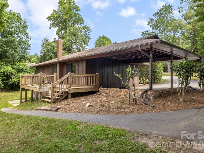 63 Baker Place, Asheville, NC 28806.  MLS# CAR4394760, YatesRealty ID 36616. 