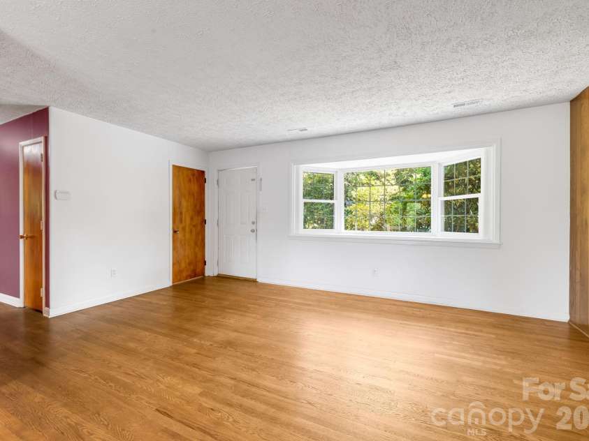 63 Baker Place, Asheville, NC 28806.  MLS# CAR4394760, YatesRealty ID 36616. 