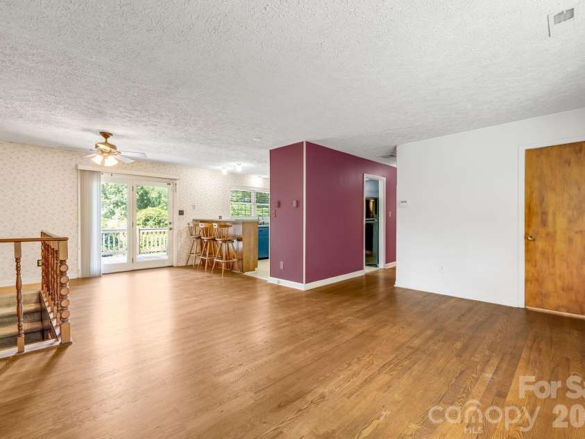 63 Baker Place, Asheville, NC 28806.  MLS# CAR4394760, YatesRealty ID 36616. 