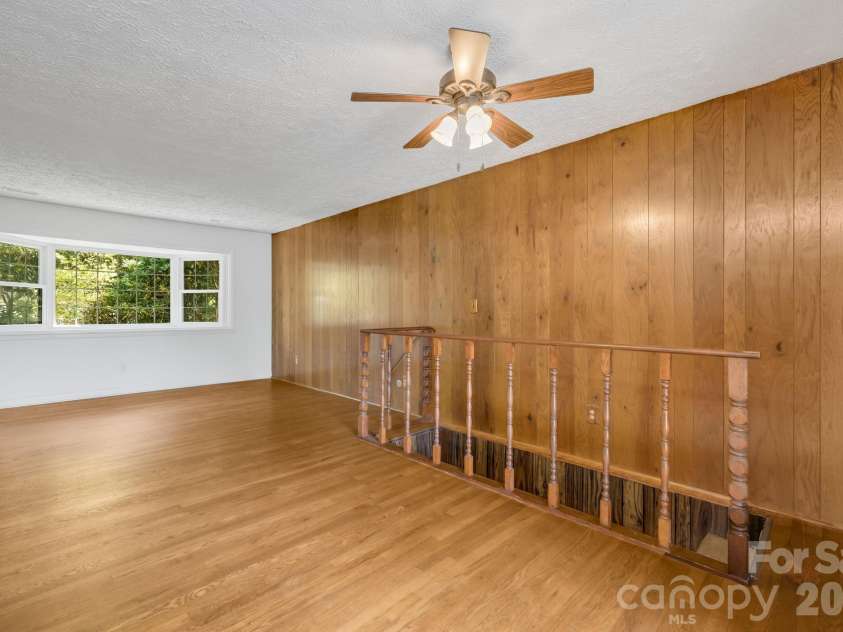 63 Baker Place, Asheville, NC 28806.  MLS# CAR4394760, YatesRealty ID 36616. 