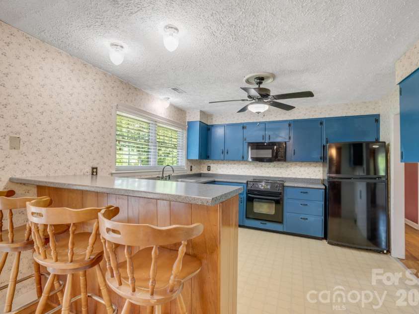 63 Baker Place, Asheville, NC 28806.  MLS# CAR4394760, YatesRealty ID 36616. 