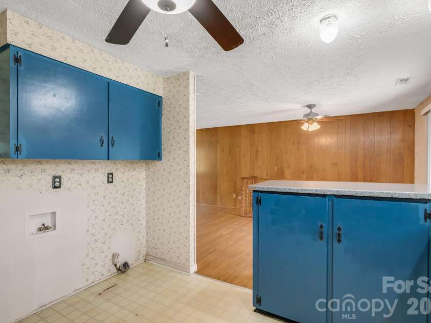 63 Baker Place, Asheville, NC 28806.  MLS# CAR4394760, YatesRealty ID 36616. 
