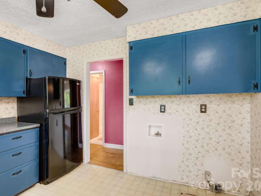 63 Baker Place, Asheville, NC 28806.  MLS# CAR4394760, YatesRealty ID 36616. 