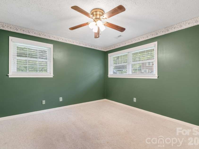 63 Baker Place, Asheville, NC 28806.  MLS# CAR4394760, YatesRealty ID 36616. 