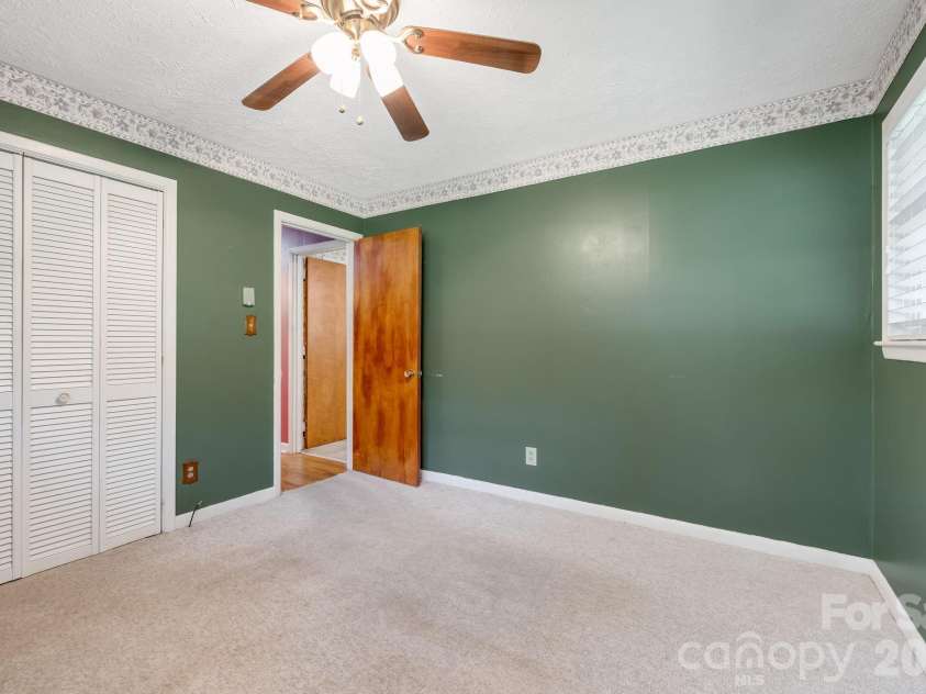 63 Baker Place, Asheville, NC 28806.  MLS# CAR4394760, YatesRealty ID 36616. 